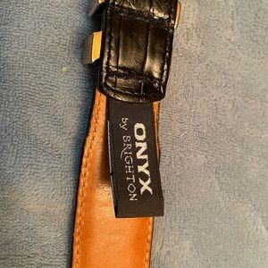 Men’s Onyx by Brighten black leather belt. Size 42.